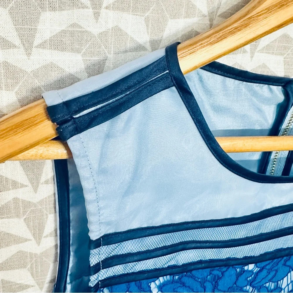 3/$22🩶 Draper James Tank Top Blouse Womens Size 2 XS Blue Lace Stripe Sleeveless - Picture 5 of 11